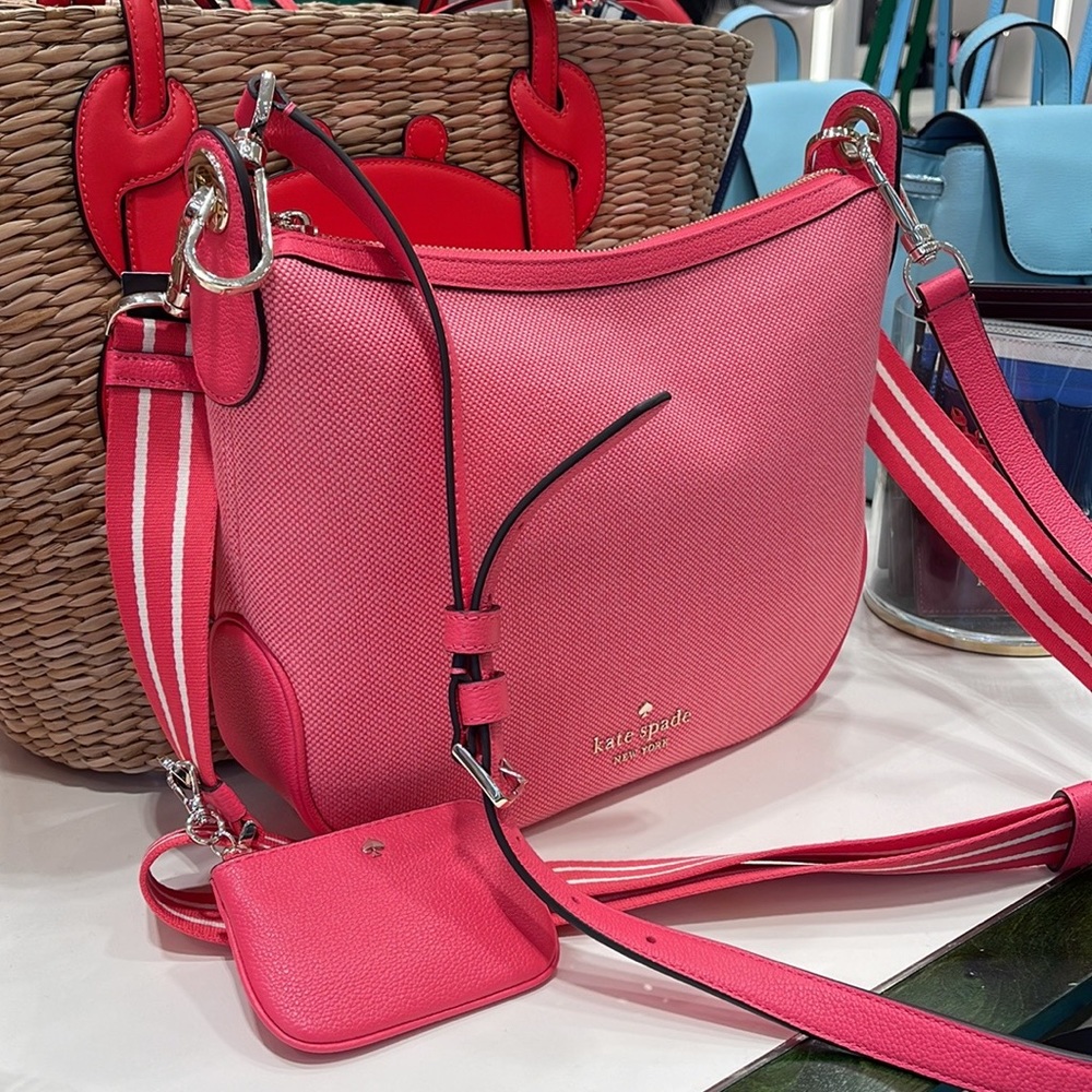 Kate Spade Rosie Crossbody
COLOR:
Pink Peppercorn Multi
NWT - Picture 15 of 16